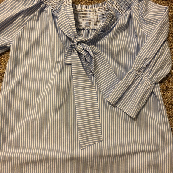 Off the shoulder blue and white top! Bow in back! - Picture 4 of 5
